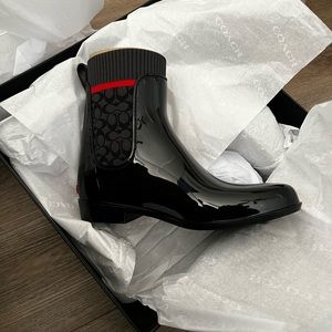 Brand new never worn size 9 coach boots
